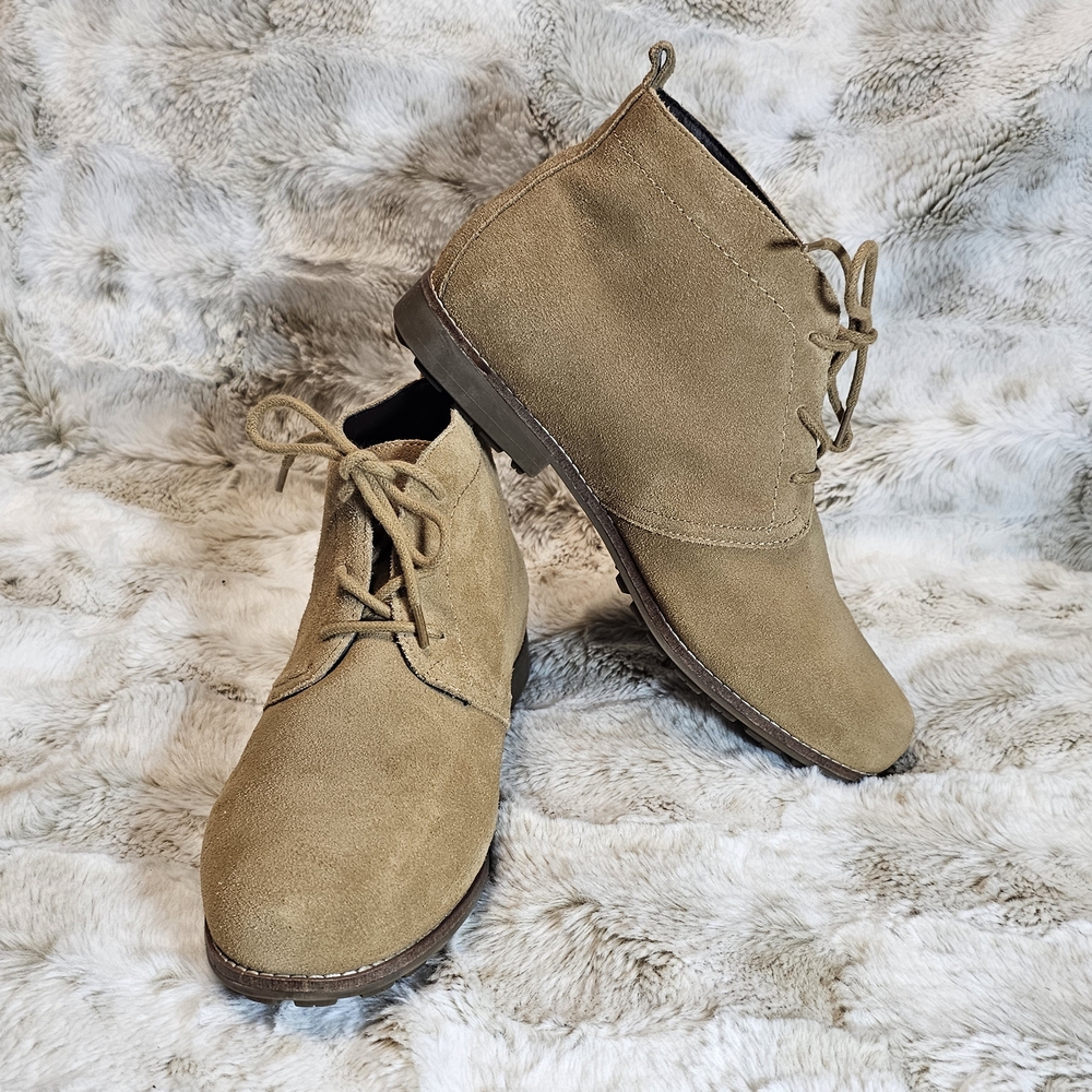 White Mountain Tan Suede Boots